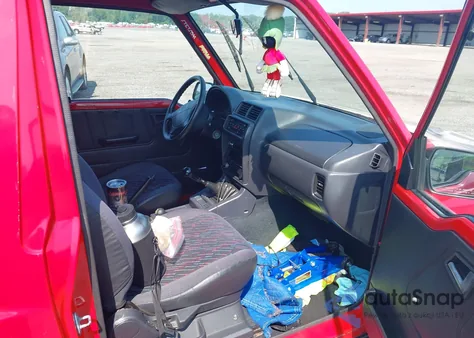 1996 Geo Tracker from USA, damaged, VIN 2CNBJ1862T6908302